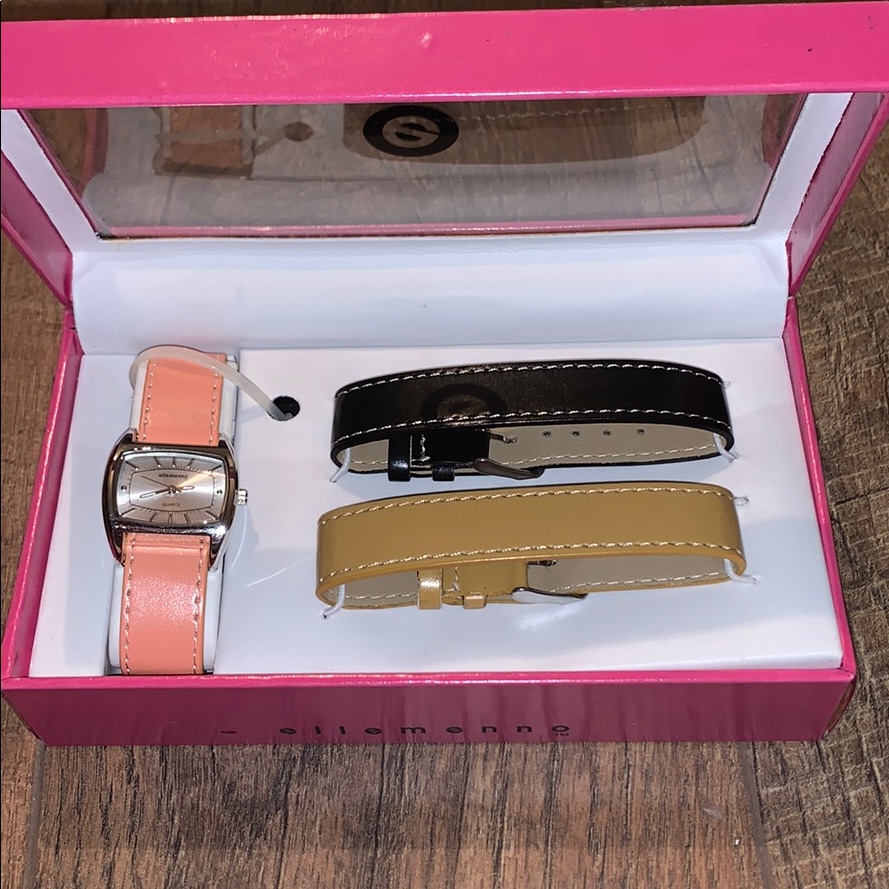 Watch Set Includes Interchangeable Wrist Bands